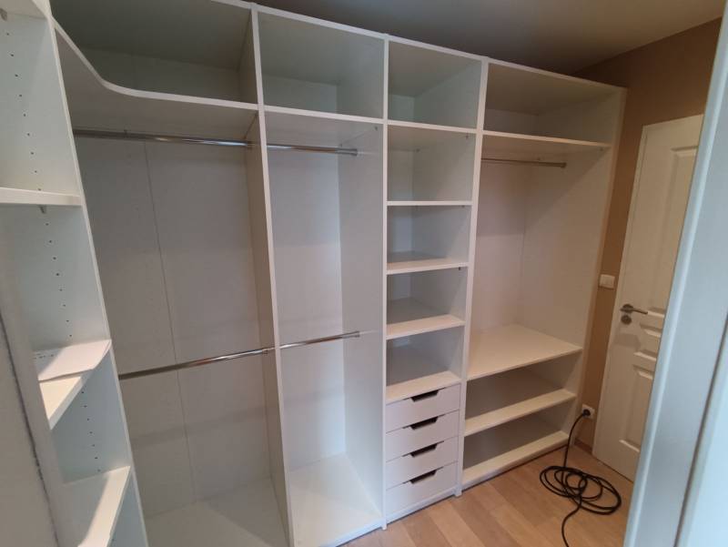 Professionnel pour la conception et la fabrication d’un dressing sur-mesure autour de TERRES DE CAUX 76 ?