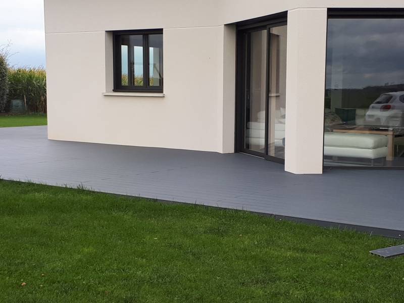 Création d'une terrasse sur mesure en composite
