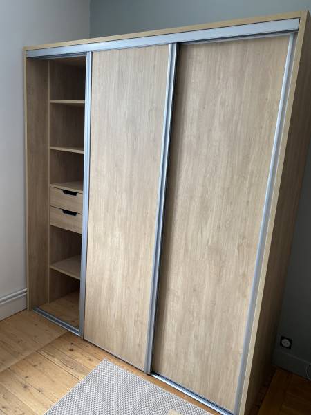 Menuisier spécialisé dans la fourniture et pose de dressing sur mesure chez des particuliers proche Etretat 76