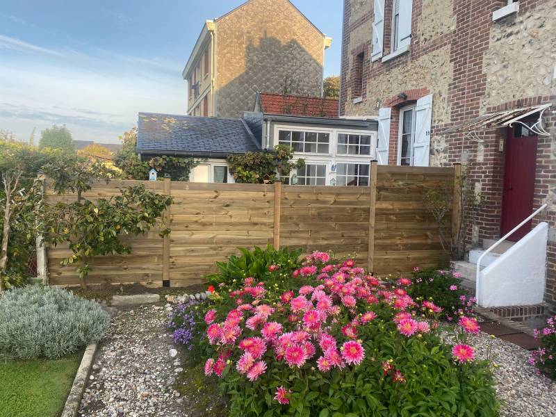 Artisan menuisier spécialisé dans la fabrication et pose de cloture bois à Yport proche Fécamp