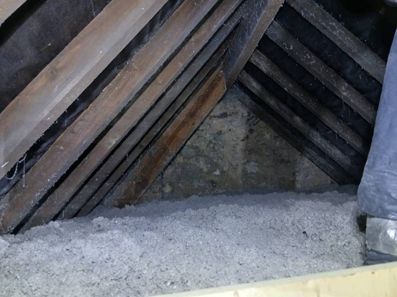 Artisan menuisier RGE spécialisé dans l'isolation de combles perdus par soufflage proche Goderville