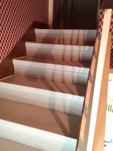 Artisan menuisier spécialisé dans la rénovation d'escalier proche SAINT PIERRE EN PORT 76