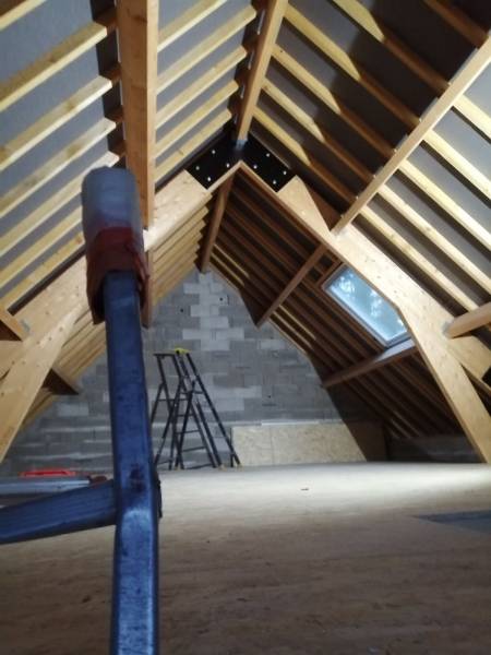 Artisan pour l’isolation thermique par l’intérieur de combles dans une maison proche de Criquetot-L’Esneval 76