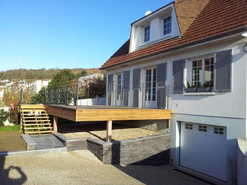 Artisan Menuisier spécialisé dans la fourniture et la pose de terrasse sur mesure en bois à Yport 76